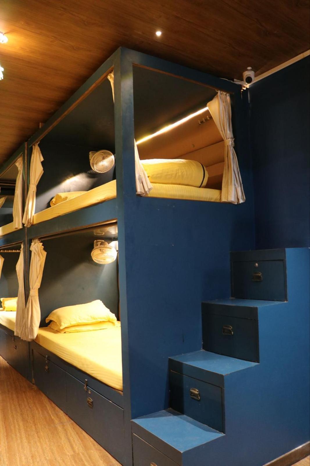 Sinhassan Dormitory Hostel Juhu Mumbai Exterior foto