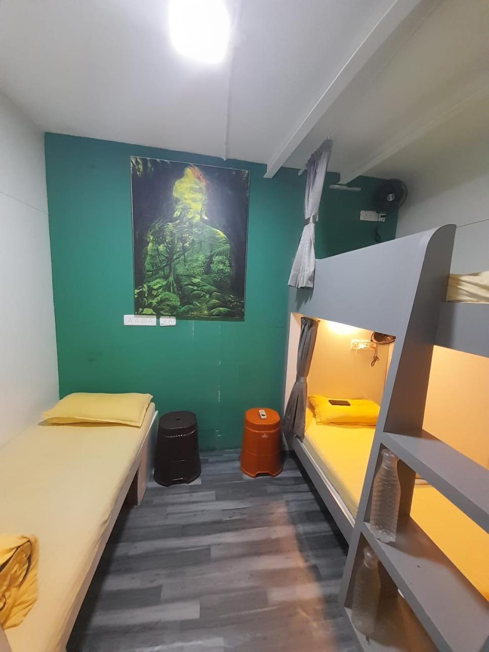 Sinhassan Dormitory Hostel Juhu Mumbai Exterior foto